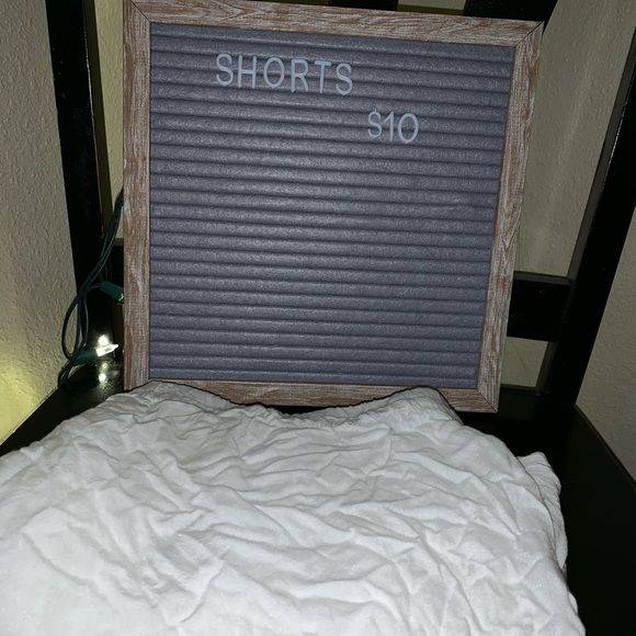 Shorts - Picture 2 of 4